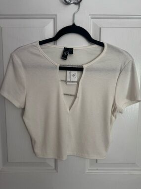 New Windsor white ribbed crop top with rhinestone rope detailing size medium